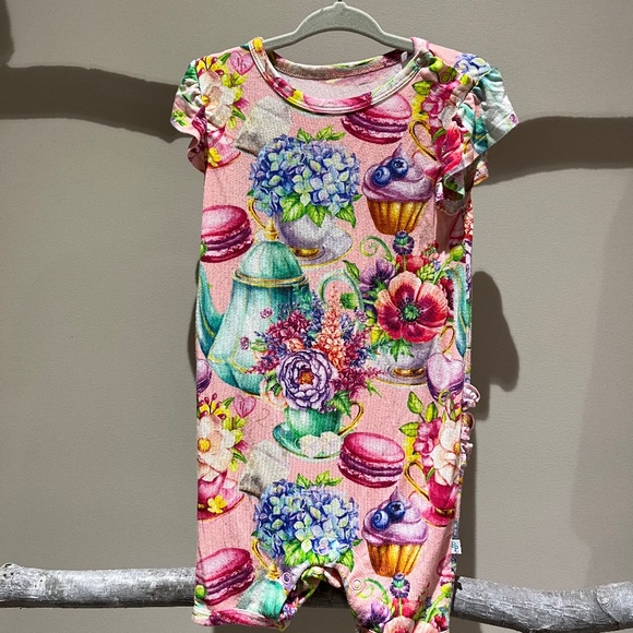 Posh Peanut short sleeved one piece outfit - Picture 1 of 2